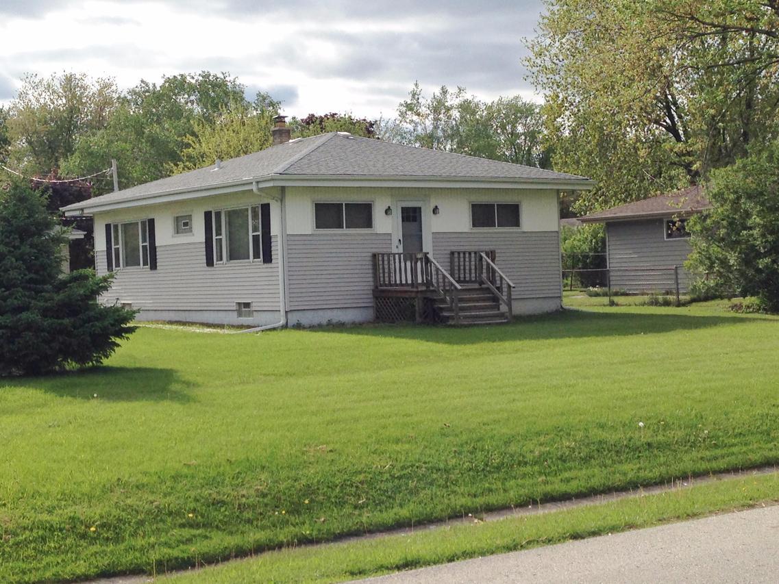 1725 S 168th St, New Berlin, WI 53151