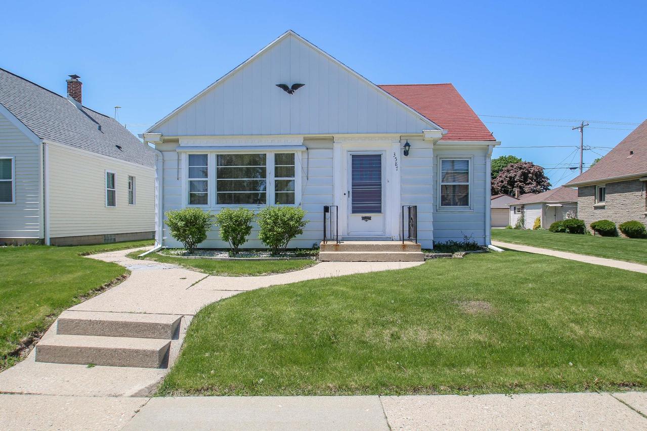 3587 S 15th St, Milwaukee, WI 53221