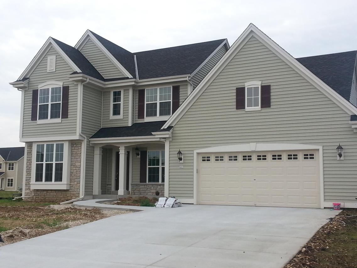601 Oldfield Ave, Mukwonago, WI 53149