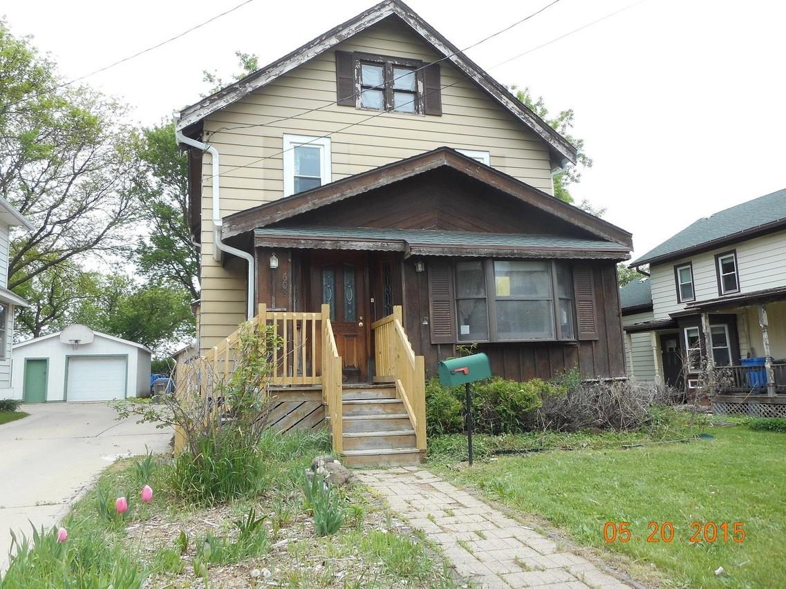 608 S Washington St, Watertown, WI 53094