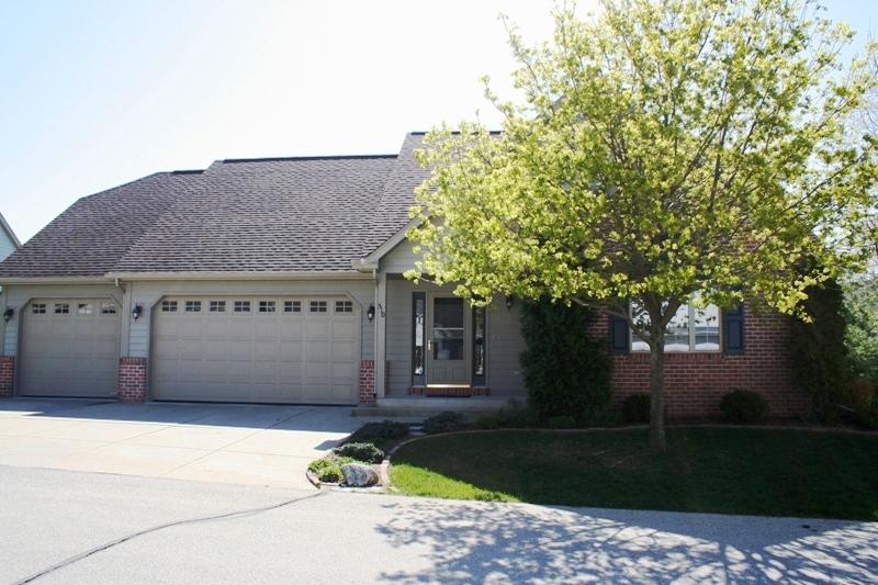 510 Drumlin Cv, Slinger, WI 53086