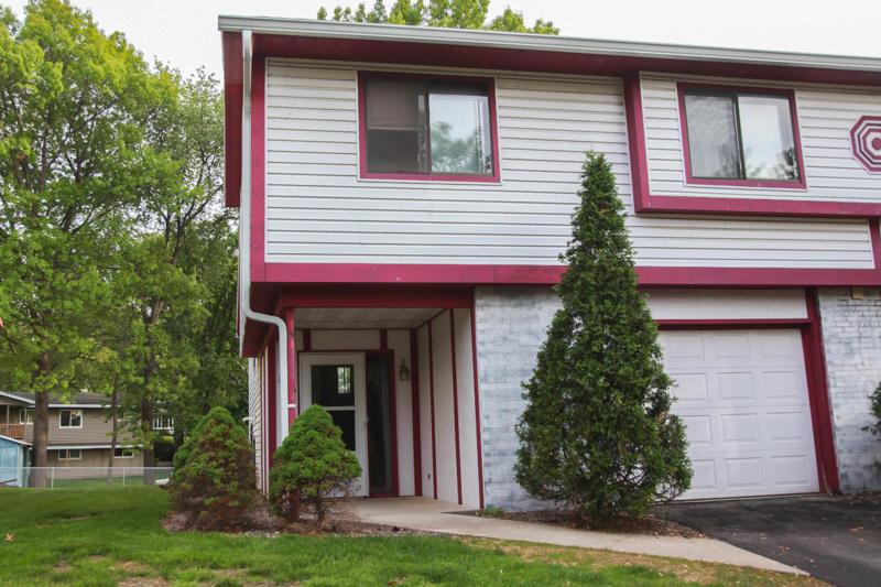 1026 Lacrosse St, Onalaska, WI 54650