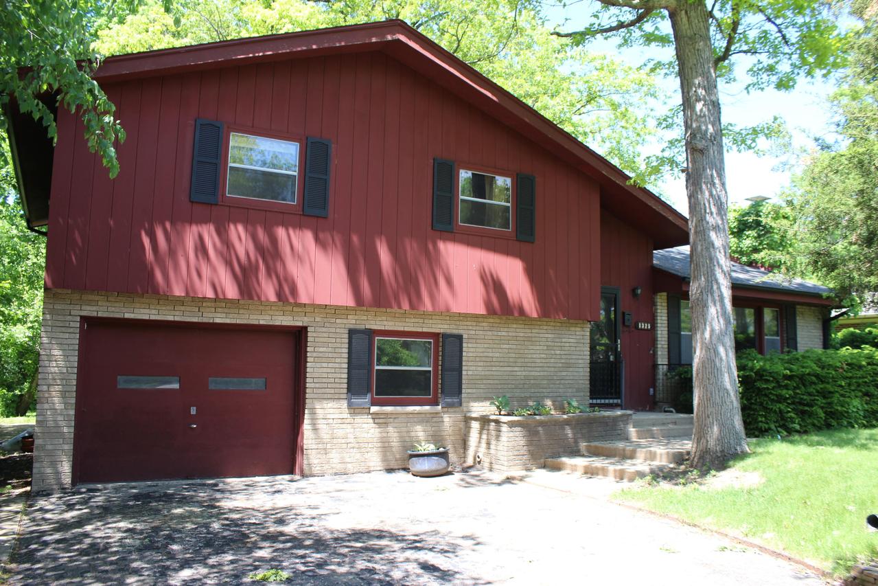 1325 S 124th St., Brookfield, WI 53005