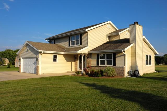 1647 Edgewater Ct, Grafton, WI 53024