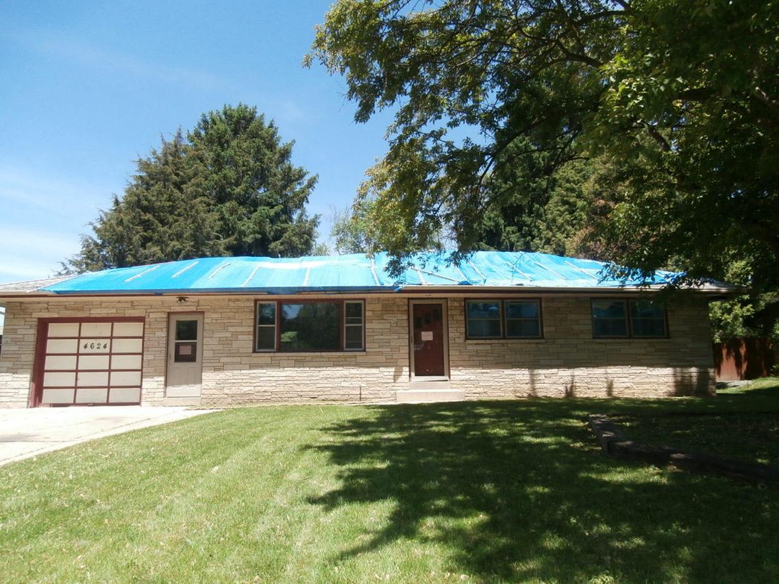 4624 W Calumet Rd, Brown Deer, WI 53223