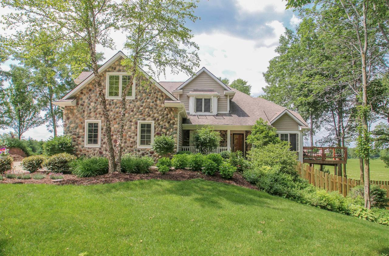 332 Riverview Dr, Grafton, WI 53024