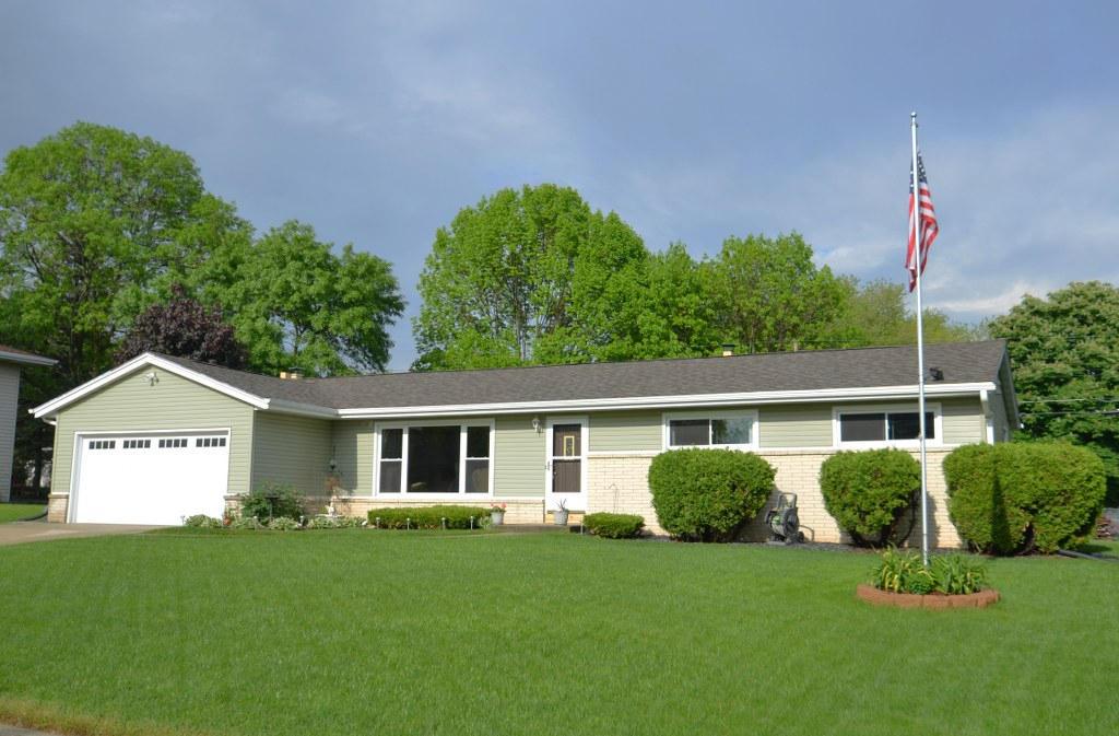 W161N9442 Chippewa Dr, Menomonee Falls, WI 53051