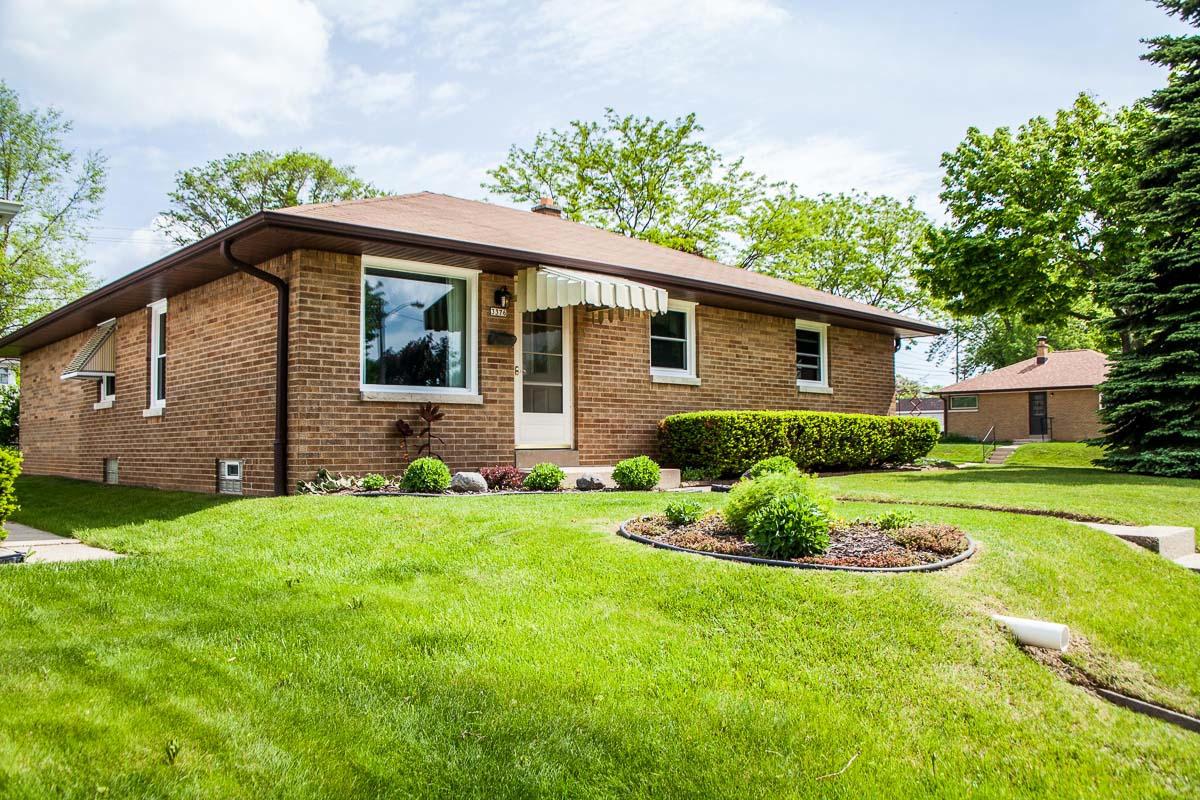 3376 E Whittaker Ave, Cudahy, WI 53110