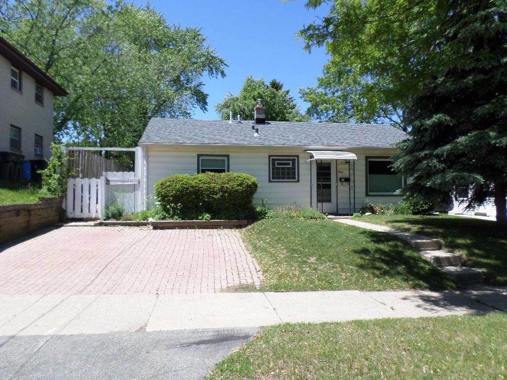 944 Blackstone Ave, Waukesha, WI 53186
