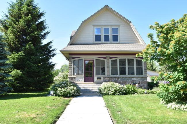 300 Oakland Ave, Mukwonago, WI 53149