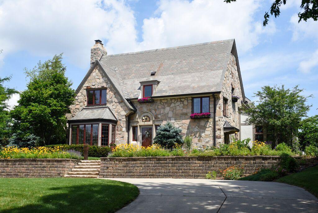 1410 E Broadway, Waukesha, WI 53186