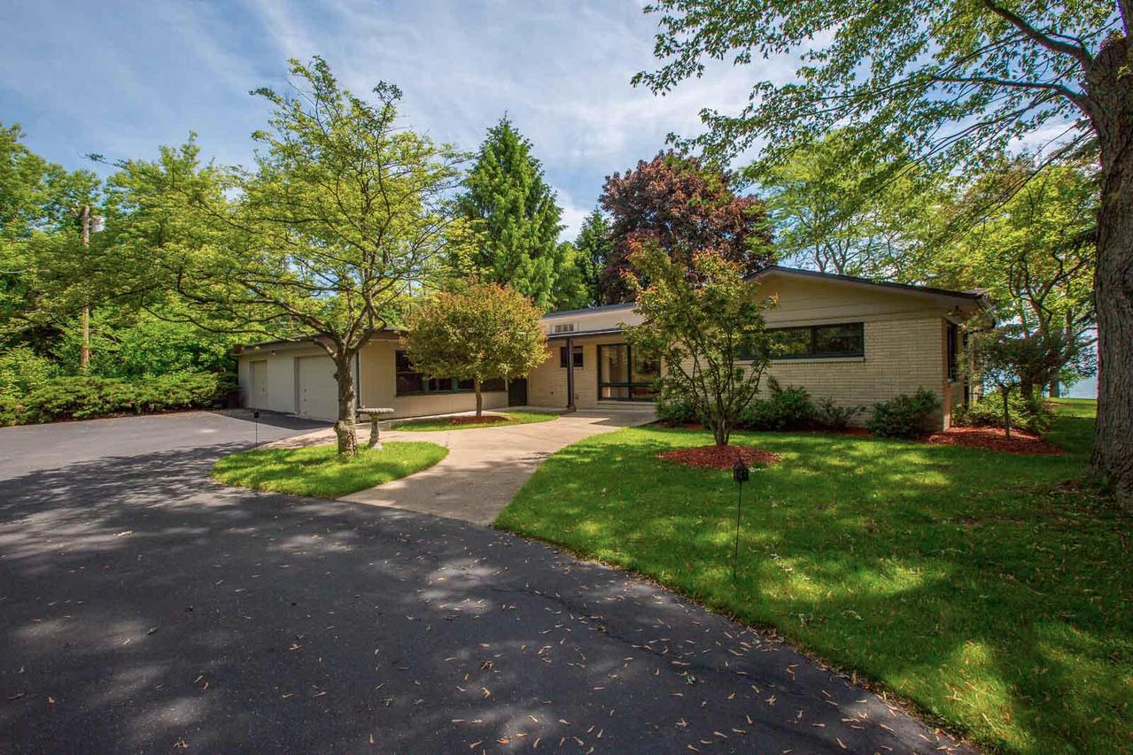 4601 Edgewater Dr., Mount Pleasant, WI 53403