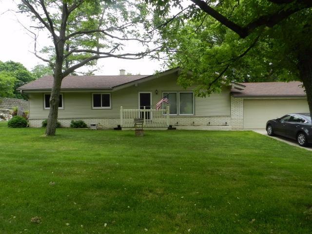 5760 S Vista Dr., New Berlin, WI 53146