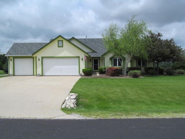 W256N4875 Inverness Dr, Lisbon, WI 53072