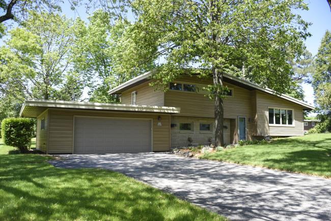 W176N4829 Christopher Ct, Menomonee Falls, WI 53051