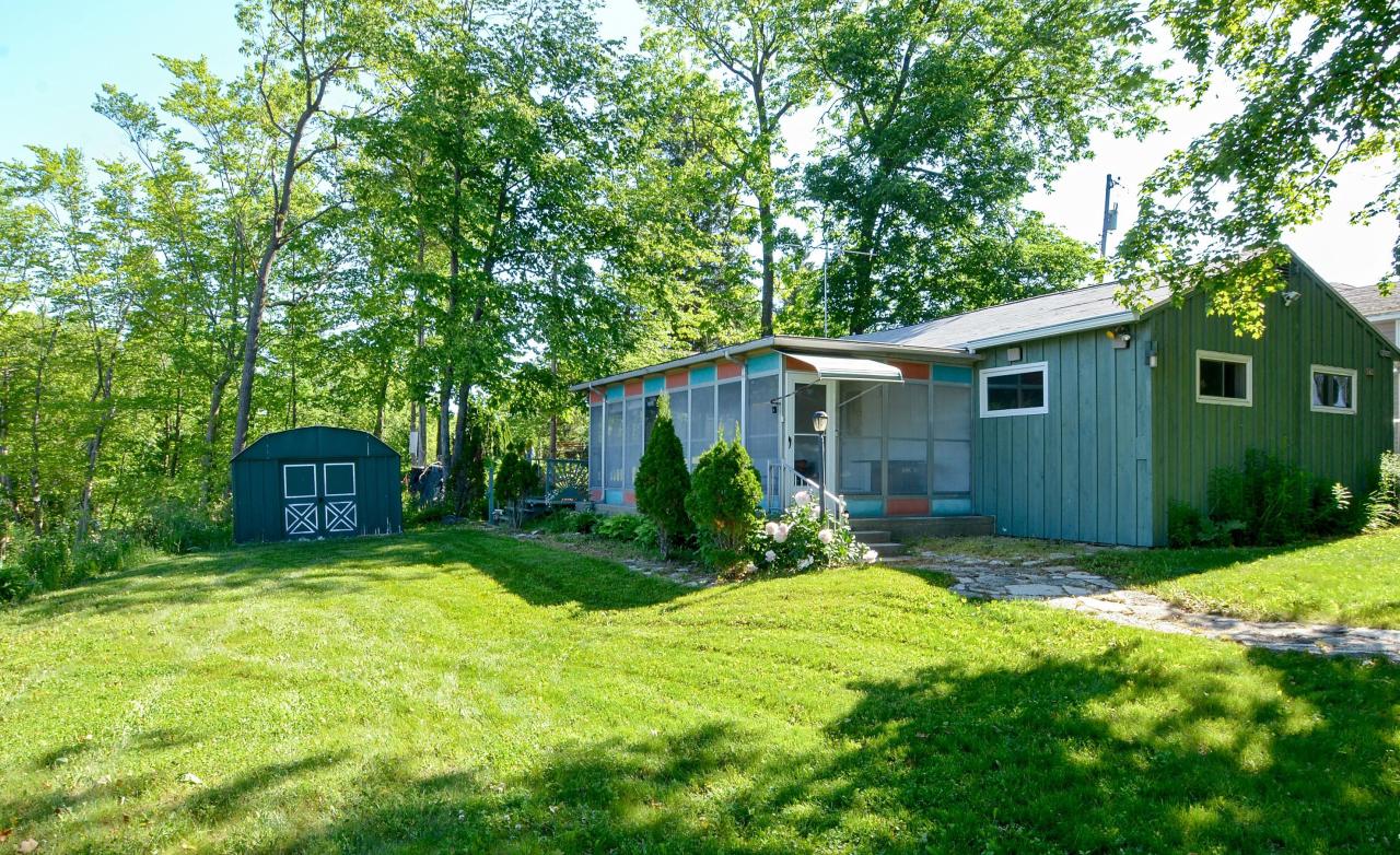 W6244 Lake Ellen Ct, Lyndon, WI 53011