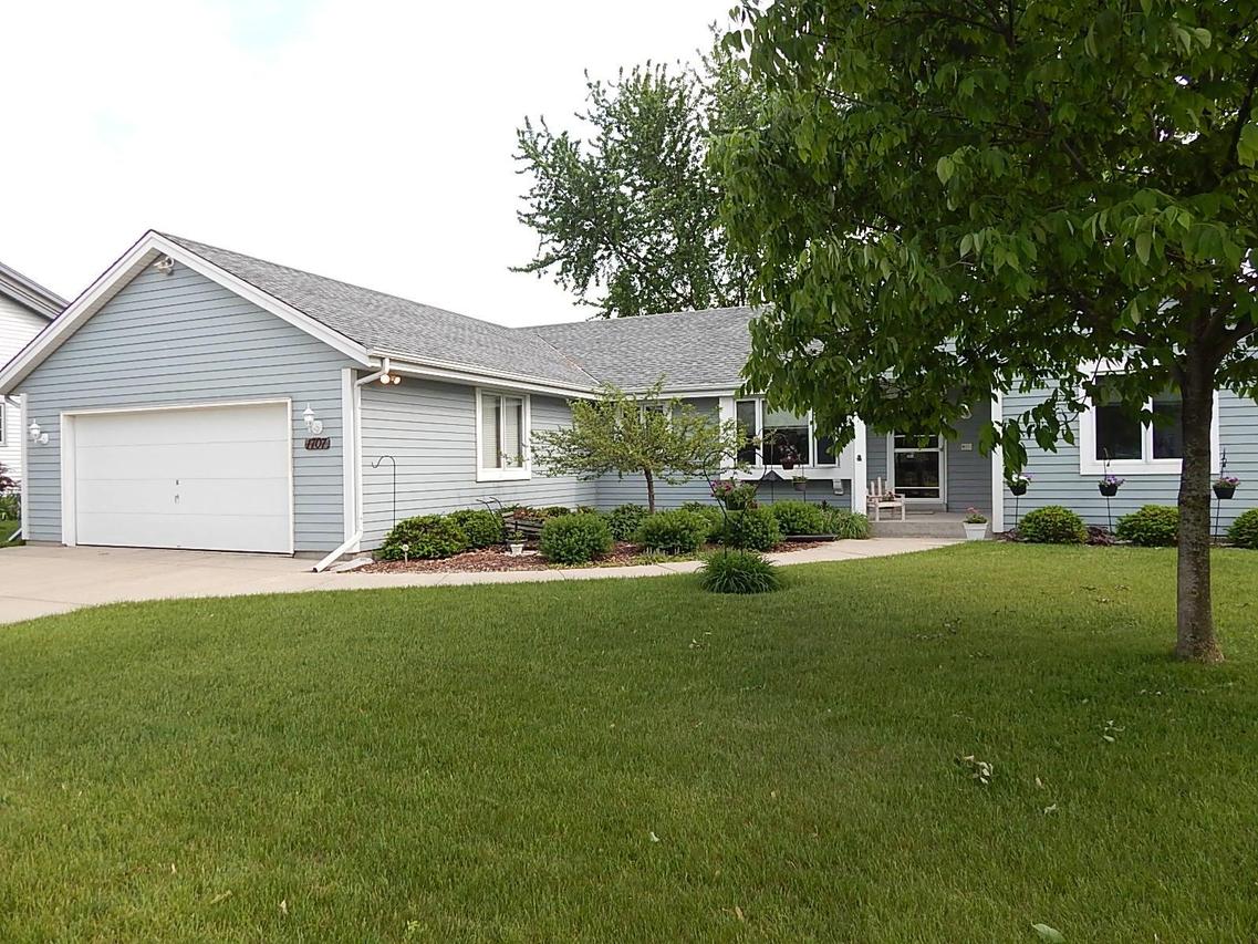 1707 Saratoga Rd, Waukesha, WI 53186