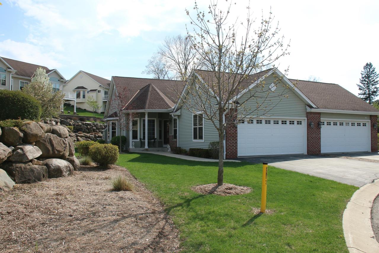 2509 Elise Dr, Waukesha, WI 53189
