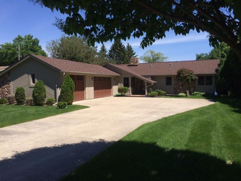 W325N7086 Clearwater Dr, Merton, WI 53029