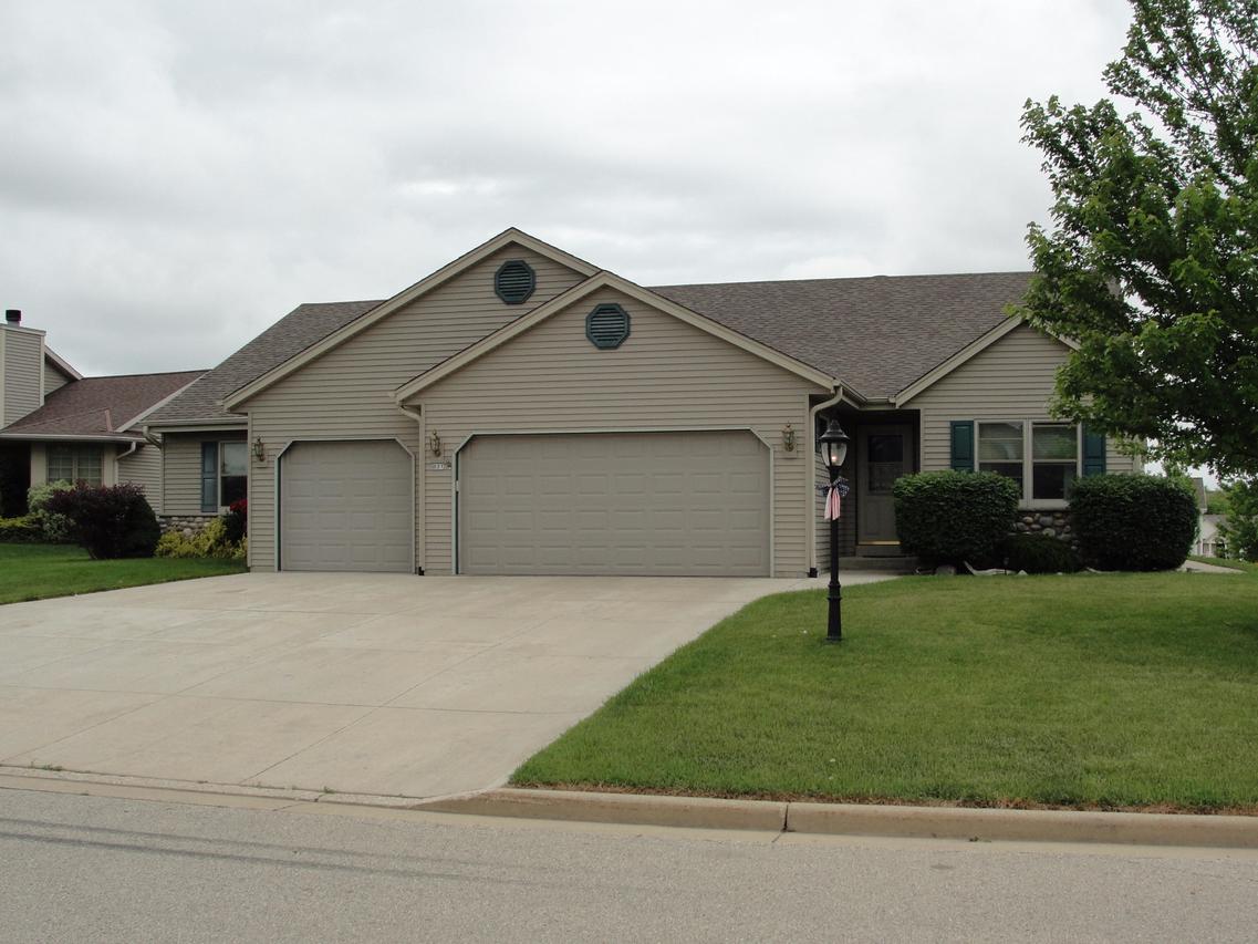 831 River Ridge, Waterford, WI 53185