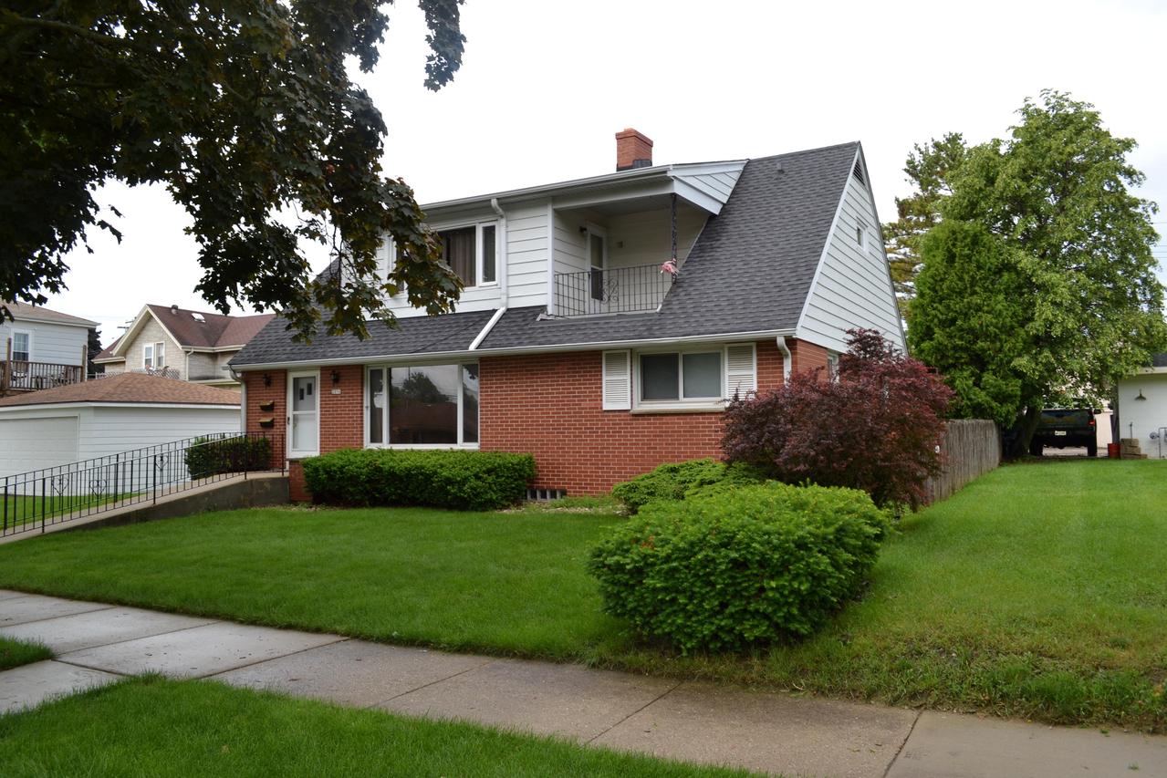 2056 West Lawn Ave, Racine, WI 53405