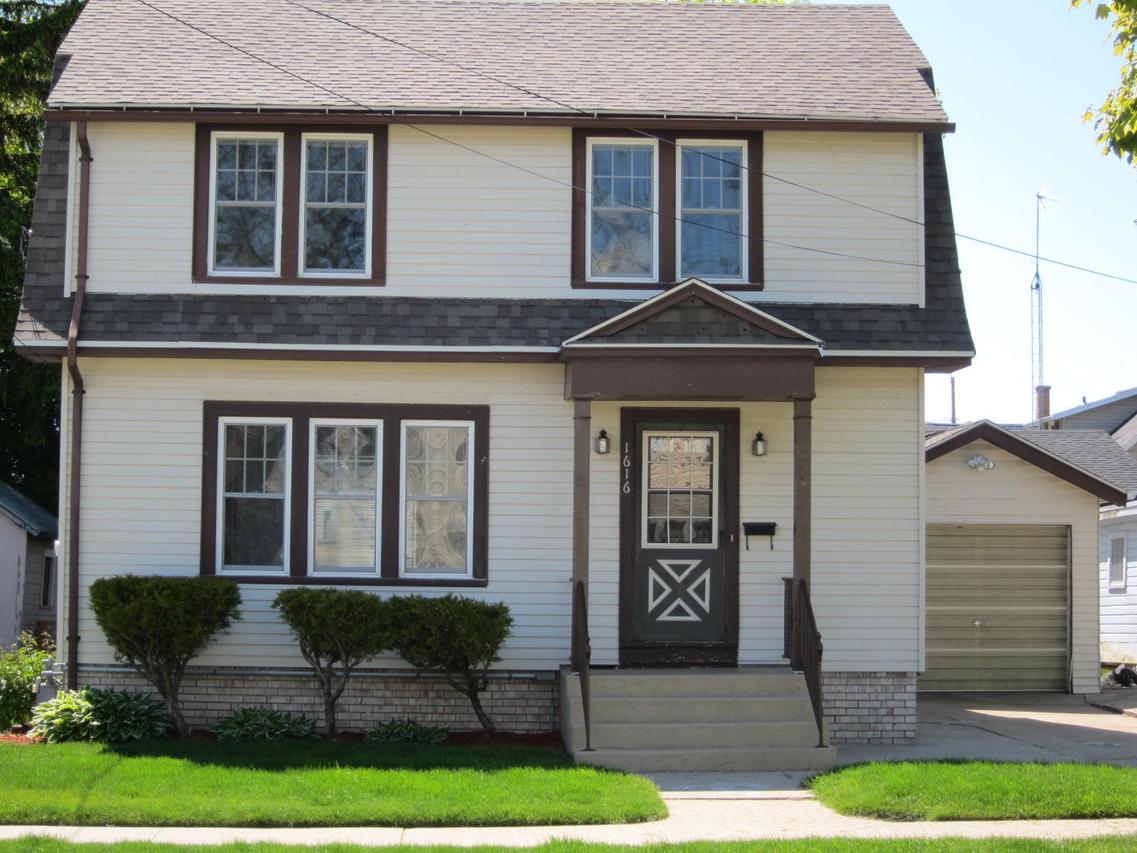 1616 Emmet St, Two Rivers, WI 54241