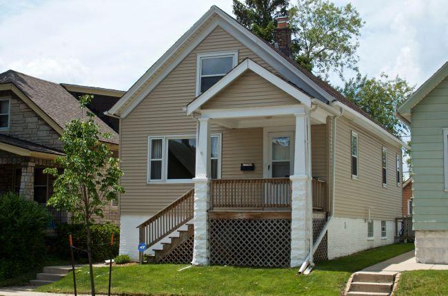 2523 S Burrell St, Milwaukee, WI 53207