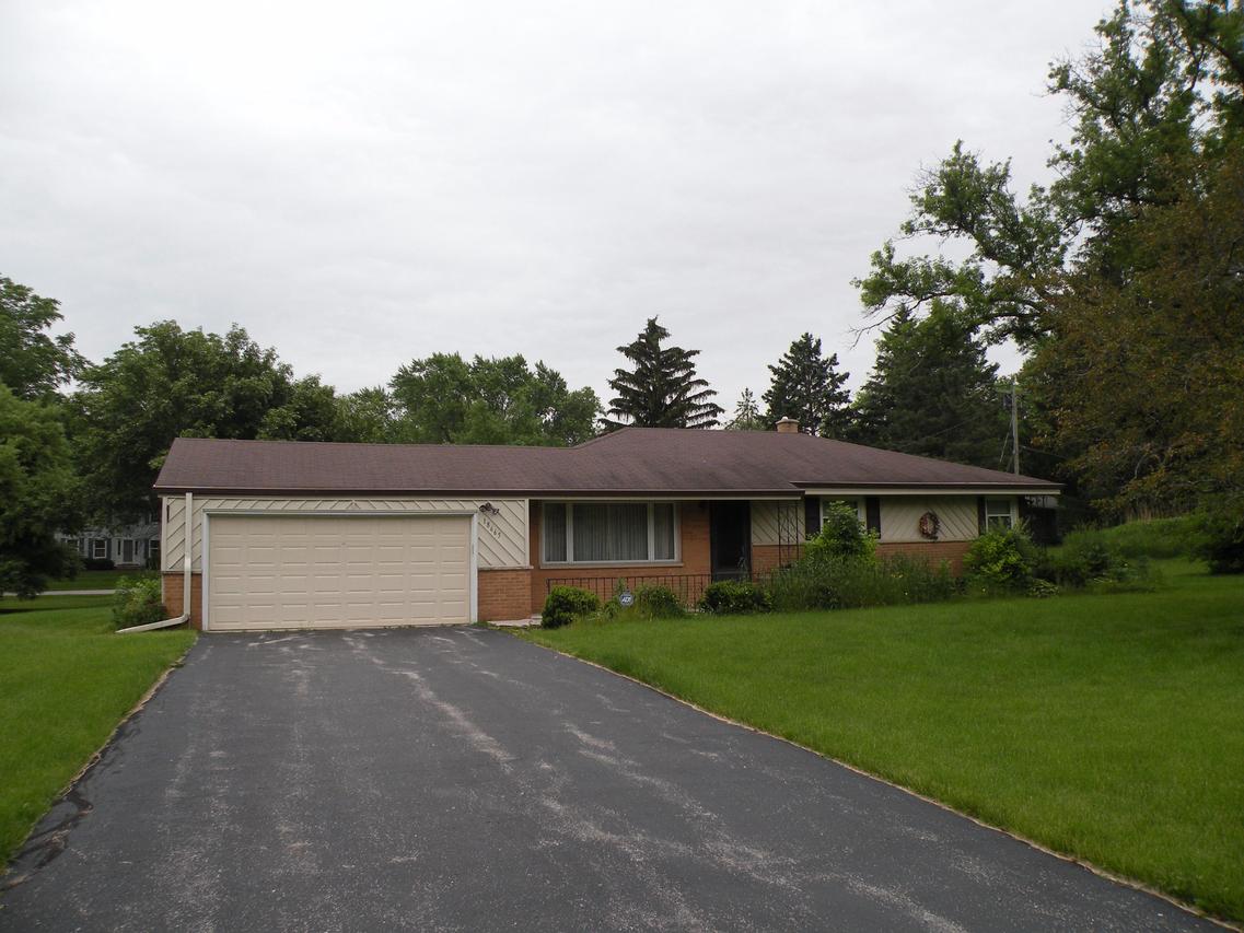 18665 Midland Pl, Brookfield, WI 53045