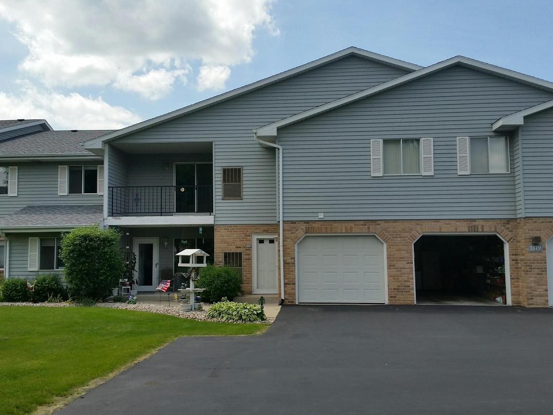 1319 N Sunnyslope Dr #102, Mount Pleasant, WI 53406