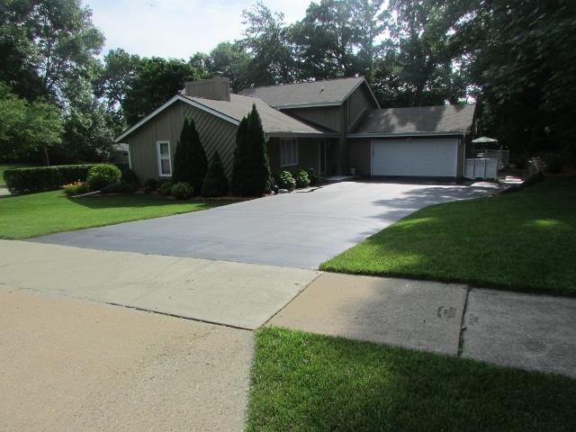 516 Everett Dr., Waukesha, WI 53188