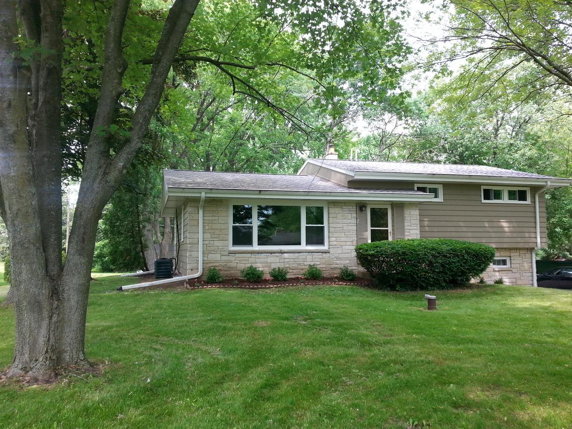 4625 N 158th St, Brookfield, WI 53005