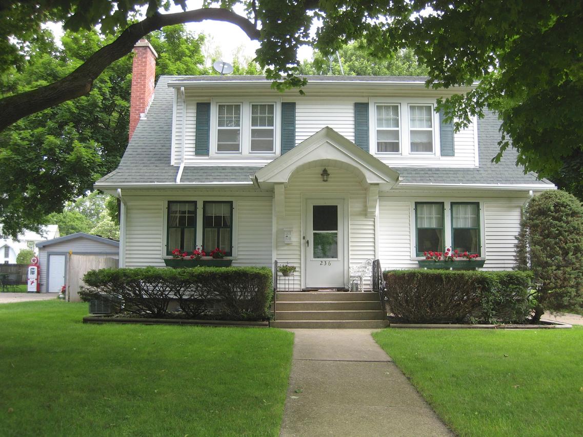 236 Winsor St, Elkhorn, WI 53121