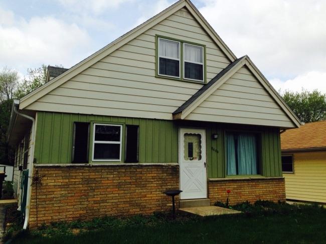 2453 N 113th St, Wauwatosa, WI 53226
