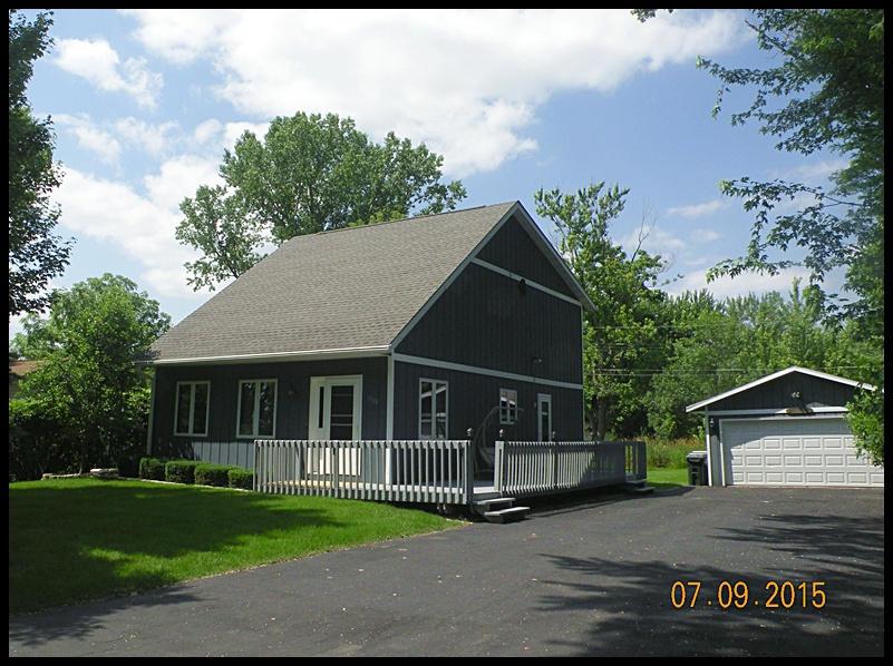 1528 Sunset Dr, Twin Lakes, WI 53181