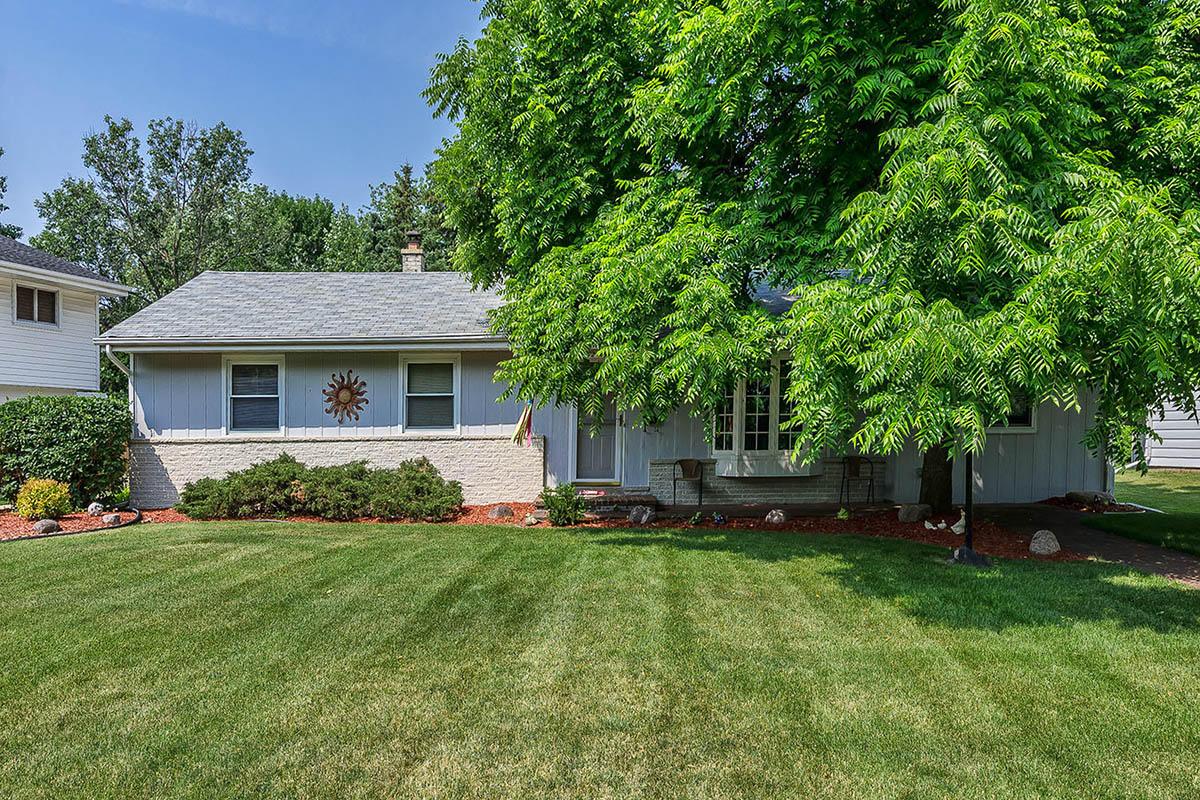 W172N9485 Shady Ln, Menomonee Falls, WI 53051