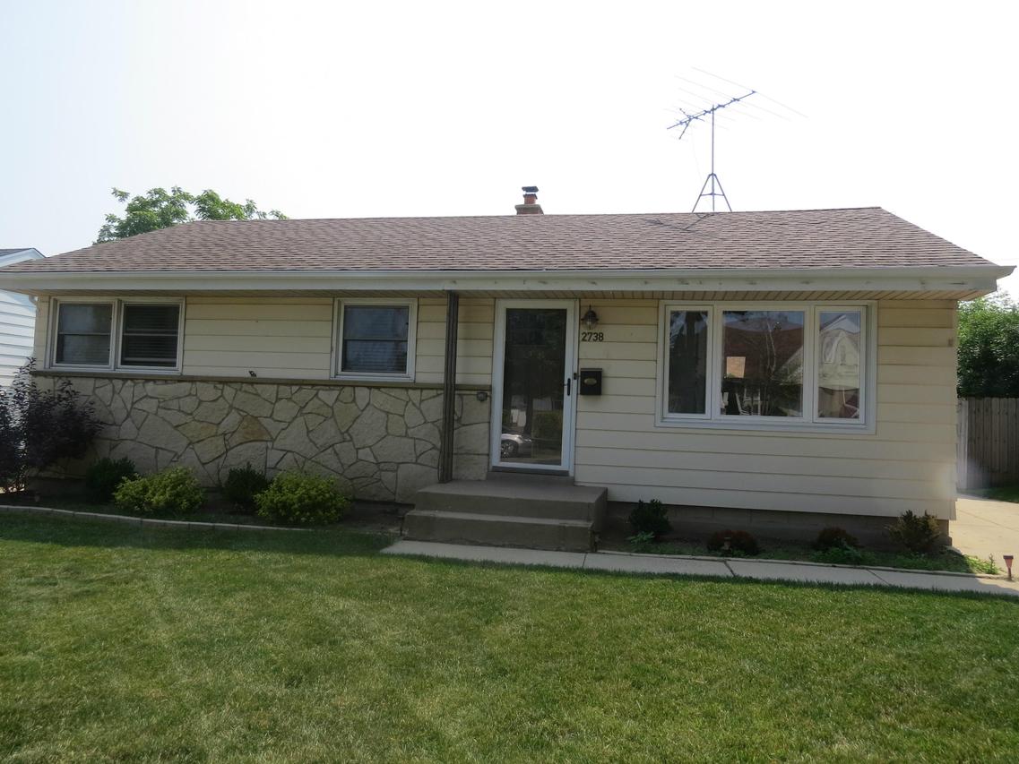 2738 S 61st St, Milwaukee, WI 53219