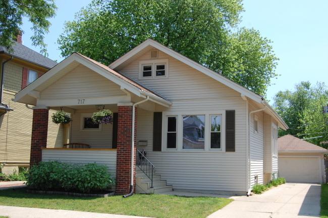 717 West Lawn Ave, Racine, WI 53405