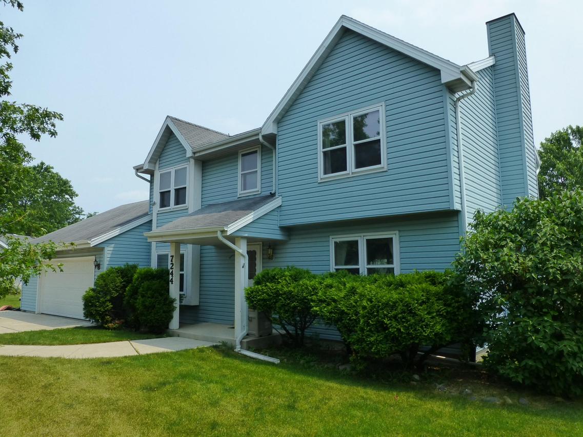 7244 S Countryside Ct, Franklin, WI 53132