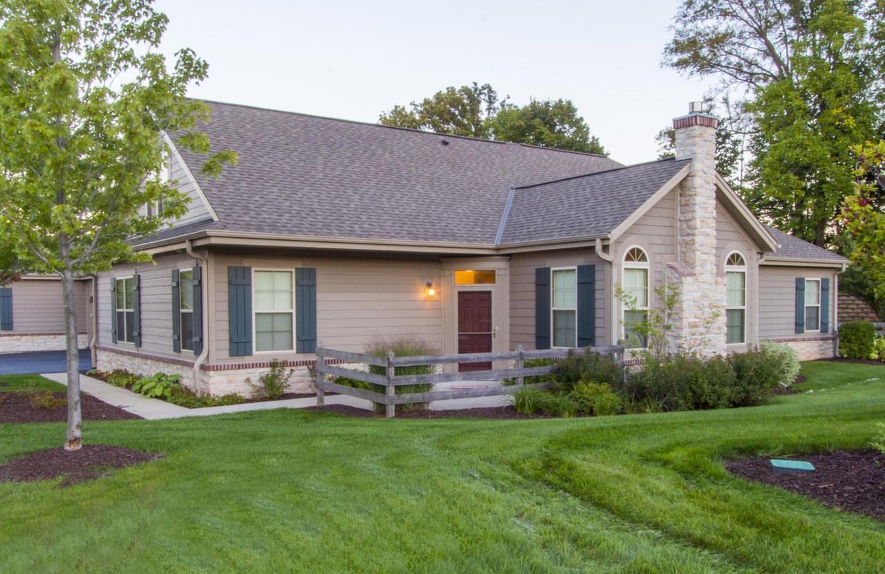 N68W15555 Tartan Cir #331, Menomonee Falls, WI 53051