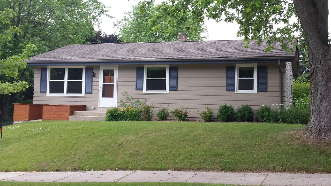 1702 W Sunset Ridge Dr., West Bend, WI 53090