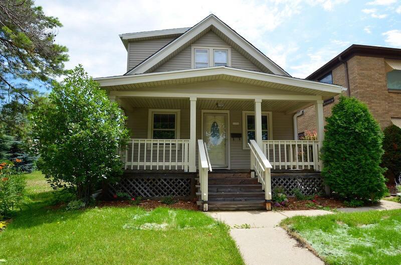 2206 S 68th St, West Allis, WI 53219