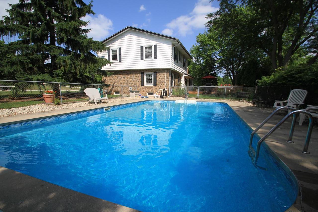 N72W22365 Jeanine Ln, Lisbon, WI 53089