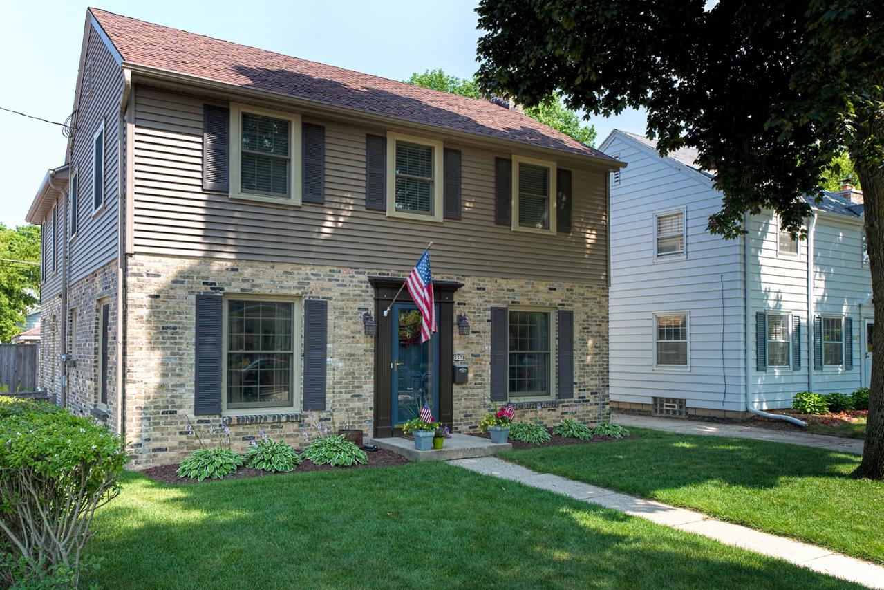5578 N Shoreland Ave, Whitefish Bay, WI 53217