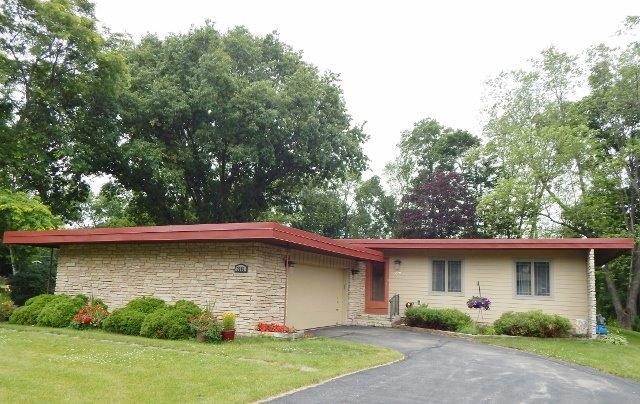 3241 S Monterey Dr, New Berlin, WI 53151