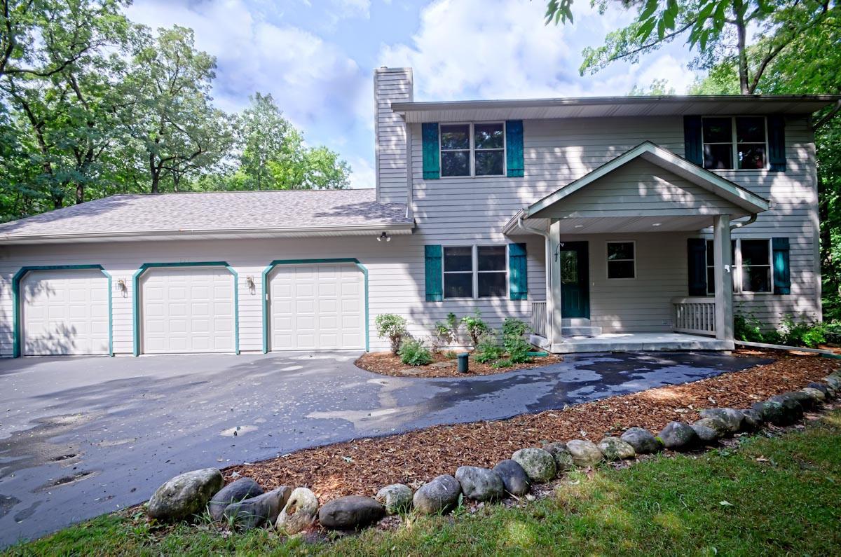 731 Slinger Rd, Slinger, WI 53086