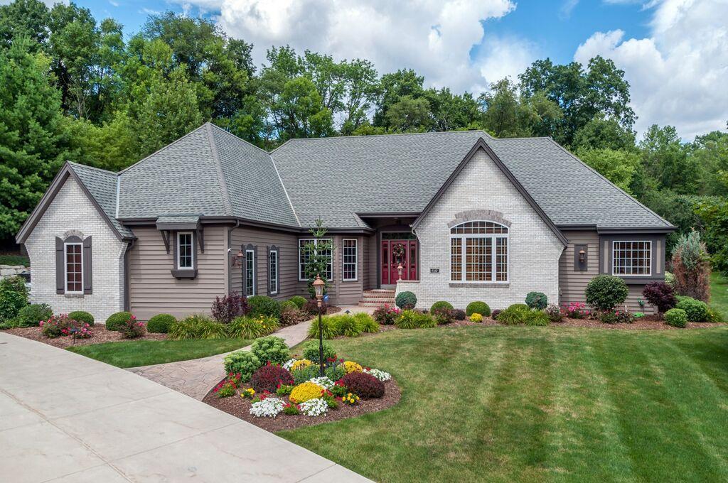 1160 Sanctuary Ct, Brookfield, WI 53005