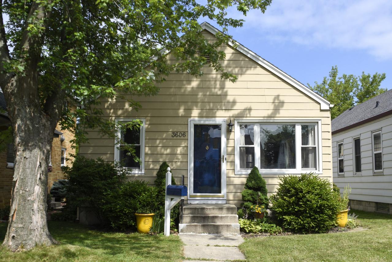 3606 S Pine Ave, Milwaukee, WI 53207