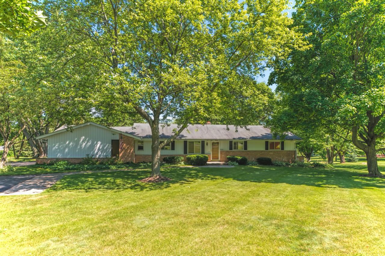 11520 N Holly Rd, Mequon, WI 53097
