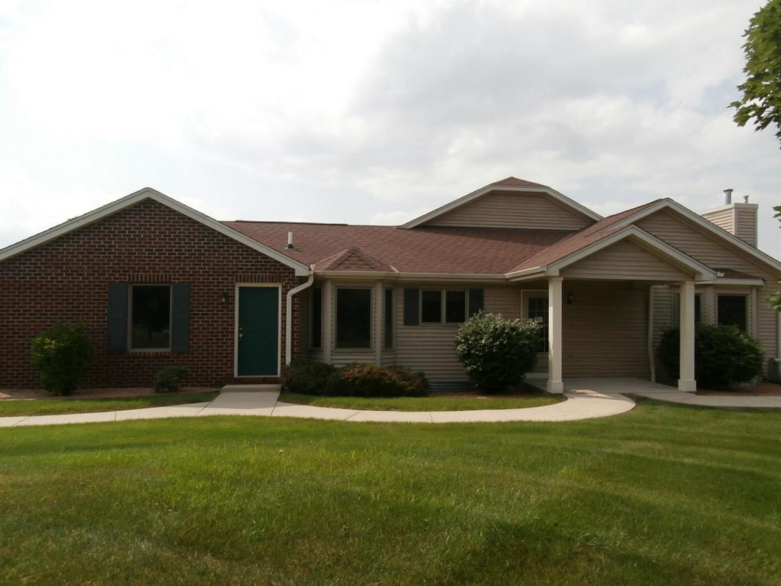 5160 S Hidden Dr, Greenfield, WI 53221