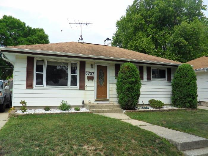 6757 S 18th St, Milwaukee, WI 53221